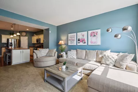1805 Columbia Ln #2, Chanhassen, MN 55317