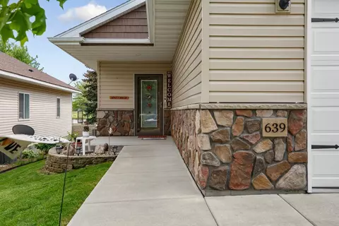 639 Tiffany Ln, Waconia, MN 55387