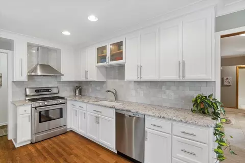 5550 Pineview Ln N, Plymouth, MN 55442 photo 11