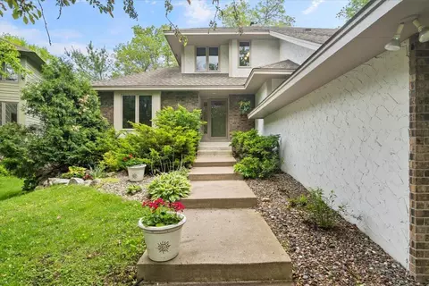 5550 Pineview Ln N, Plymouth, MN 55442