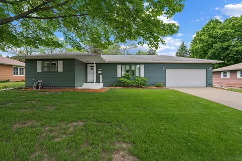 1034 Cardinal Dr, Owatonna, MN 55060
