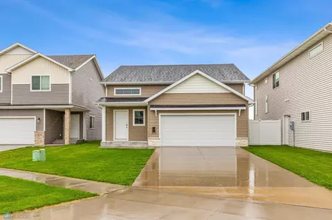 2630 5th Ct W, West Fargo, ND 58078