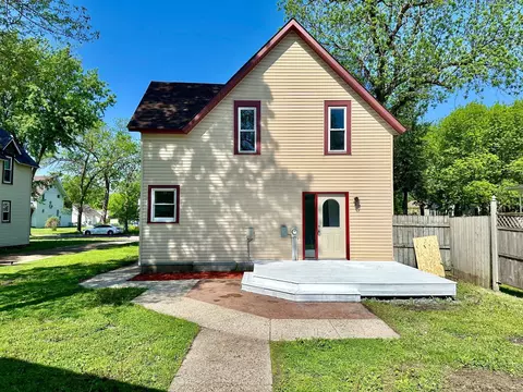 Exterior - 1237 3rd Ave, Windom, MN 56101 photo 4 of 5