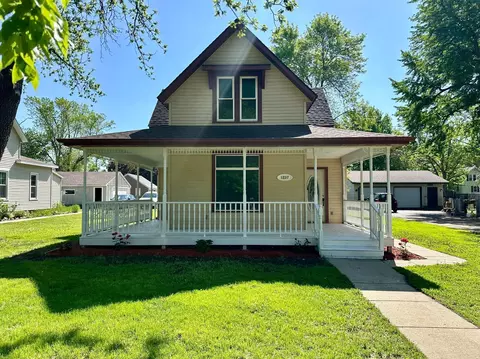 Exterior - 1237 3rd Ave, Windom, MN 56101 photo 3 of 5