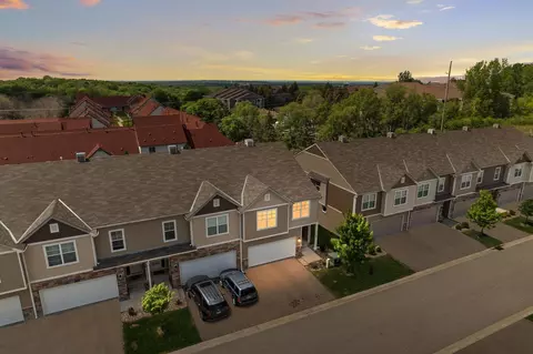 328 Stonewood Pl, Burnsville, MN 55306