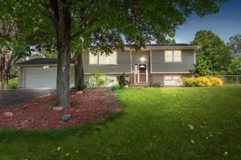 620 Sally Cir, Eagan, MN 55121