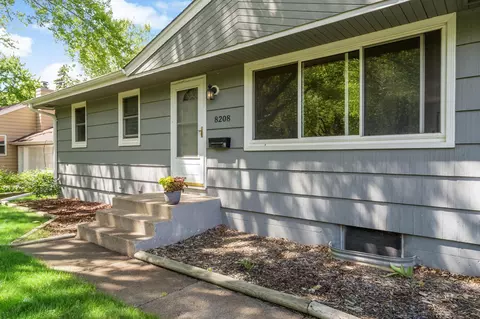 8208 32nd Pl N, Crystal, MN 55427