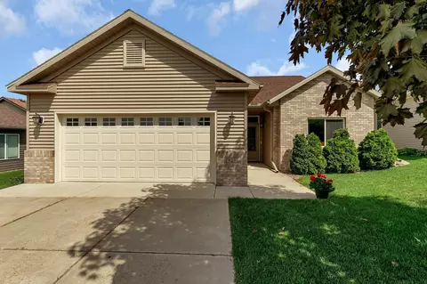 928 Oak Pond Ct, Sartell, MN 56377