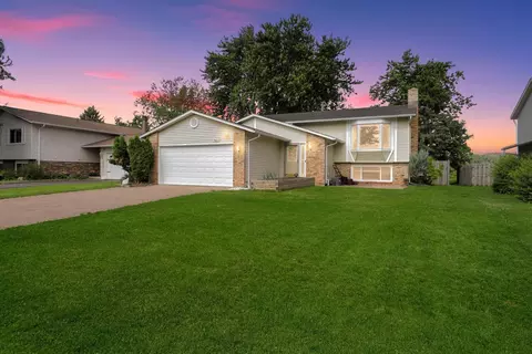7933 Oregon Ave N, Brooklyn Park, MN 55445