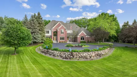 9 High Point Rd, Dellwood, MN 55110