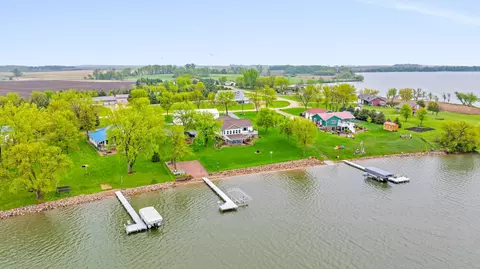 1541 Dickson Dr, Hendricks, MN 56136 photo 2