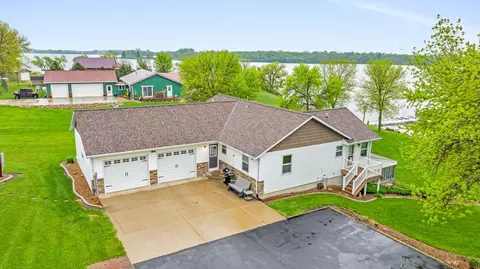 1541 Dickson Dr, Hendricks, MN 56136 photo 4