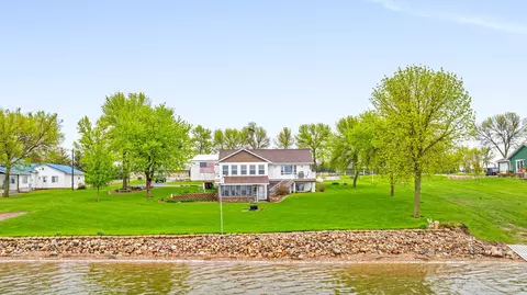 1541 Dickson Dr, Hendricks, MN 56136 photo 3