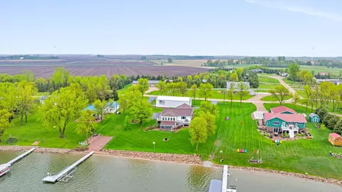 1541 Dickson Dr, Hendricks, MN 56136