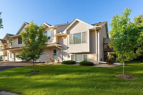 1468 S Trail Cir, Faribault, MN 55021