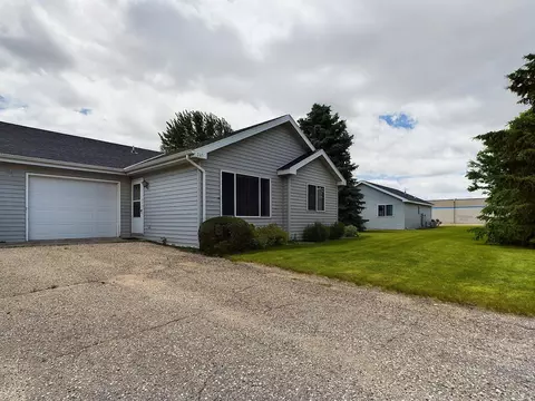 205 E 6th St, Starbuck, MN 56381
