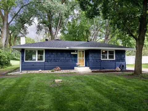 2486 Clarence St, Maplewood, MN 55109
