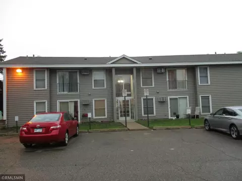 900 6th St S #7, Hopkins, MN 55343