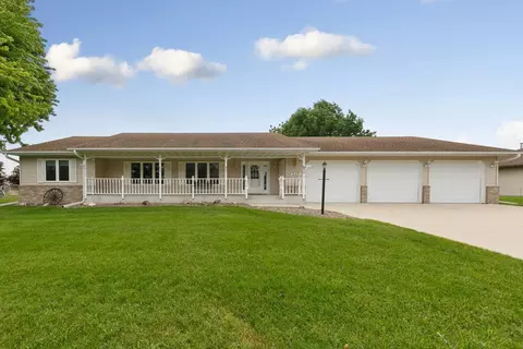 545 18th St SE, Owatonna, MN 55060