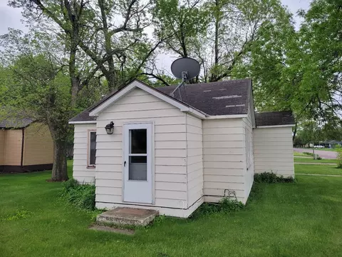 1137 9th St, Westbrook, MN 56183