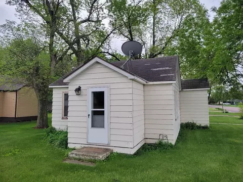 1137 9th St, Westbrook, MN 56183