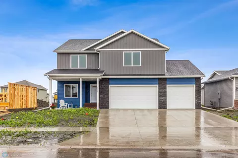7325 27 St S, Fargo, ND 58104