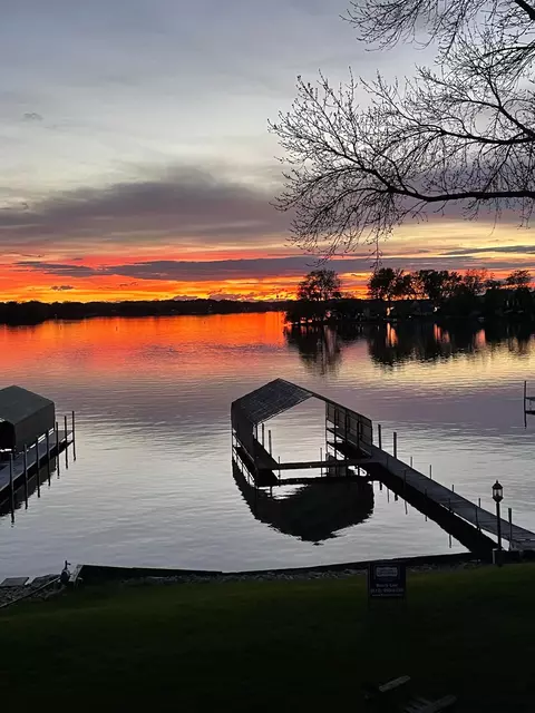 3900 Sunset Dr, Spring Park, MN 55384