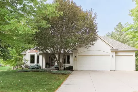 1717 11th St SW, Rochester, MN 55902