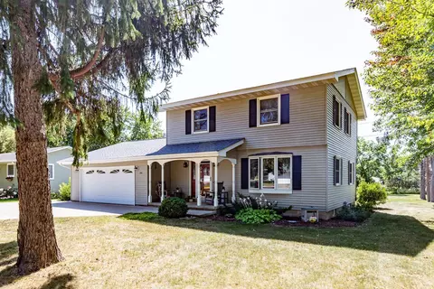 206 W Pine St, Roberts, WI 54023