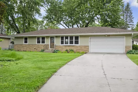 660 Grandview Ave W, Roseville, MN 55113