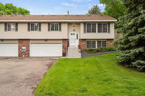4629 Ridge Cliff Dr, Eagan, MN 55122