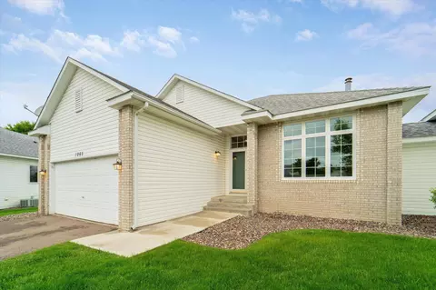 1065 Lilac Ct, Shakopee, MN 55379