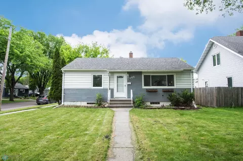 1445 10th Ave S, Fargo, ND 58103