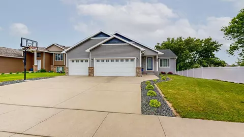 907 6th Ave NE, Kasson, MN 55944