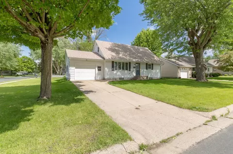 515 Pershing Ave N, New Prague, MN 56071