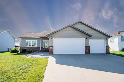 4275 S 52nd St S, Fargo, ND 58104