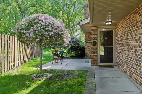 9728 Cimarron Trl, Minnetonka, MN 55305