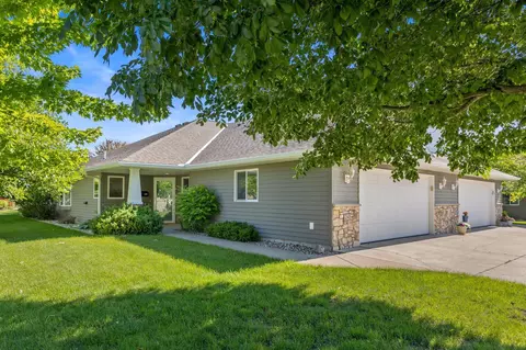 245 Ottawa Ave SE, Hutchinson, MN 55350