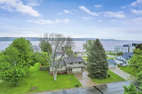 1004 N High St, Lake City, MN 55041