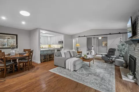 981 Zanzibar Ln N, Plymouth, MN 55447