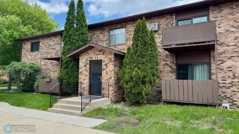 2420 25 12 Ave S #206, Fargo, ND 58103