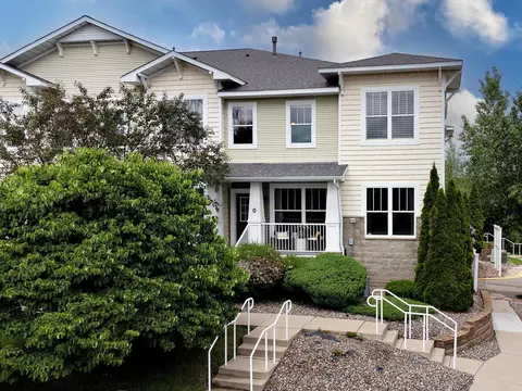 1240 County Road D E #18, Maplewood, MN 55109