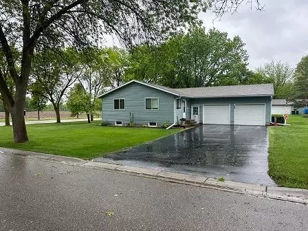 512 4th Ave S, Raymond, MN 56282