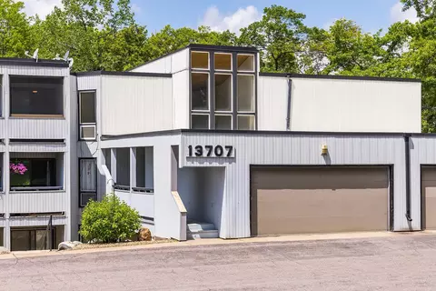 13707 Nicollet Ave #303, Burnsville, MN 55337