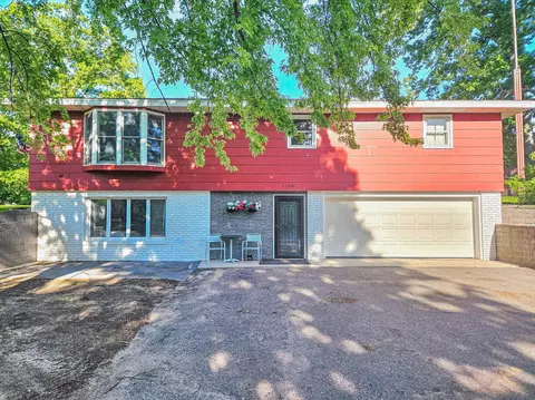 1100 Rosalie Row, Avon, MN 56310