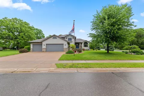 6224 Glacier Dr, North Branch, MN 55056
