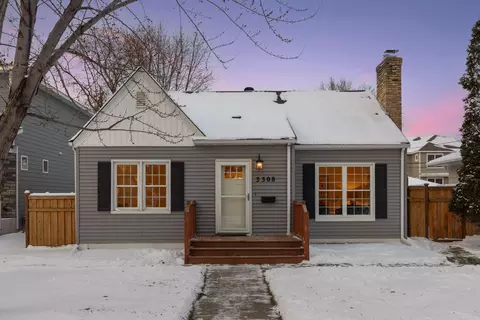 3308 W 60th St, Edina, MN 55410