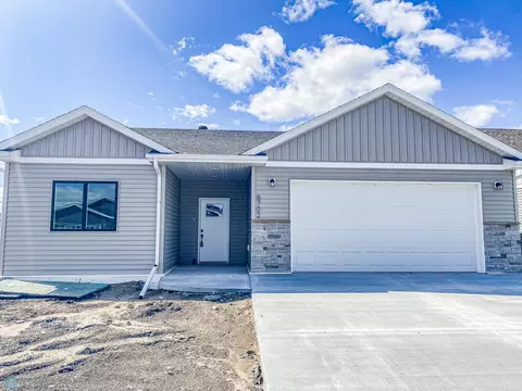 6702 70th Ave S, Horace, ND 58047