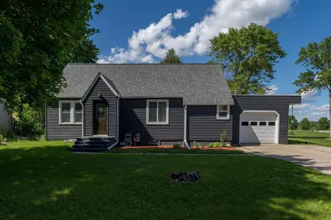160 N Morningside Dr, Le Sueur, MN 56058