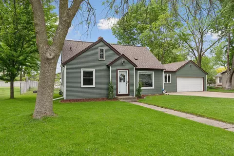 130 22nd Ave SW, Faribault, MN 55021